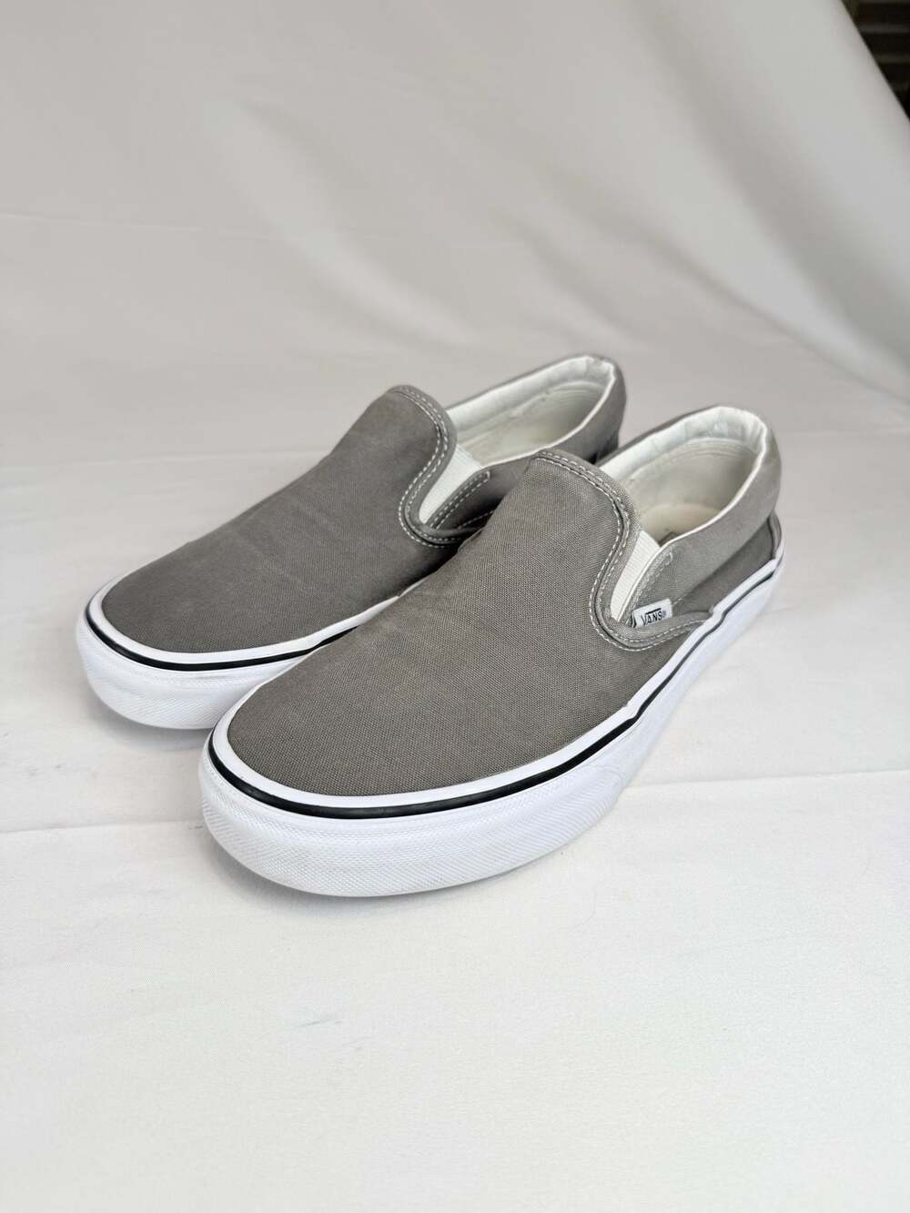 Streetwear Vans Classic Slip-On Gray Canvas Sneakers Skate Shoes Men’s 7.5 and W